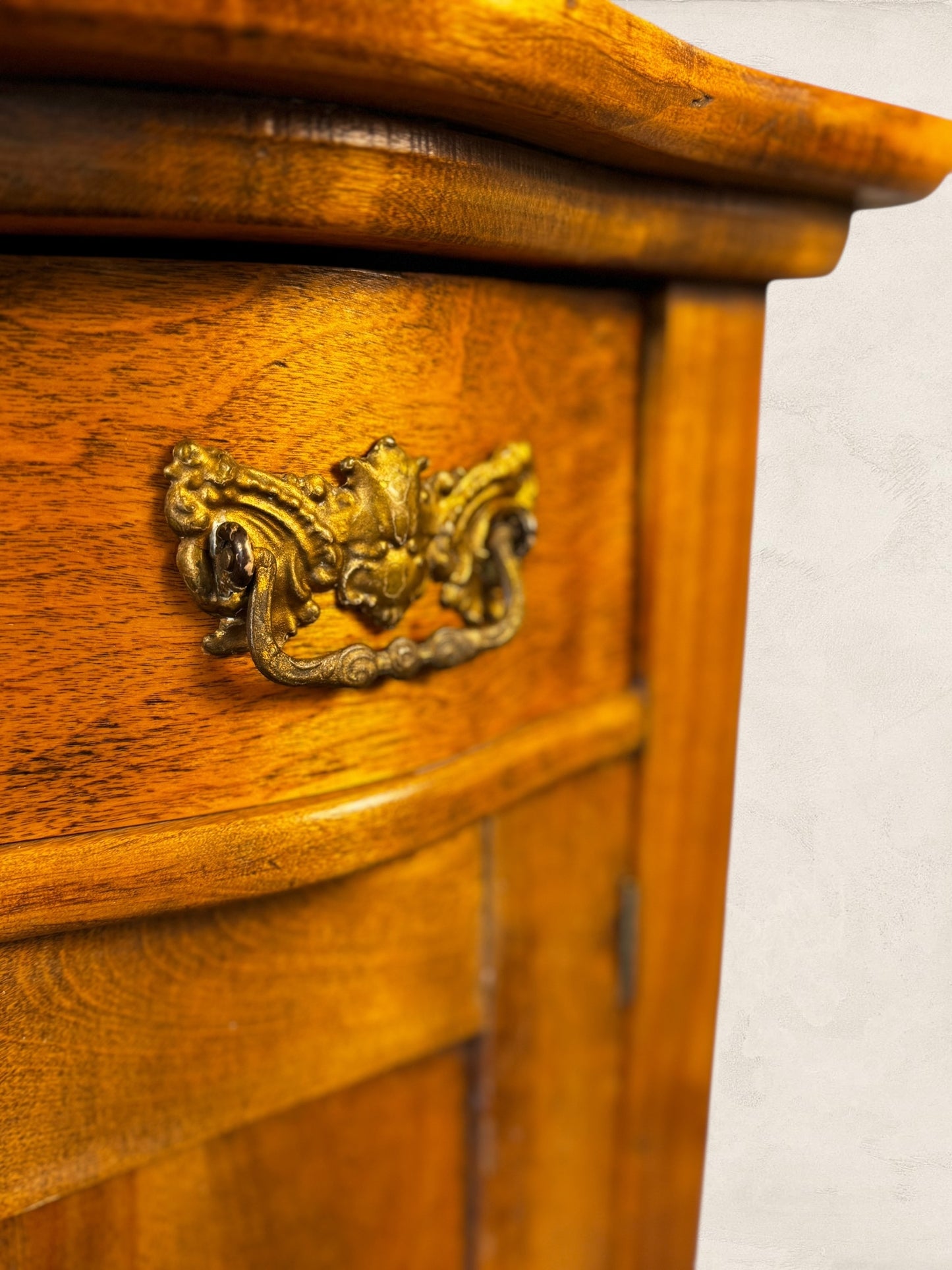 Celeste - Antique Wooden Washstand