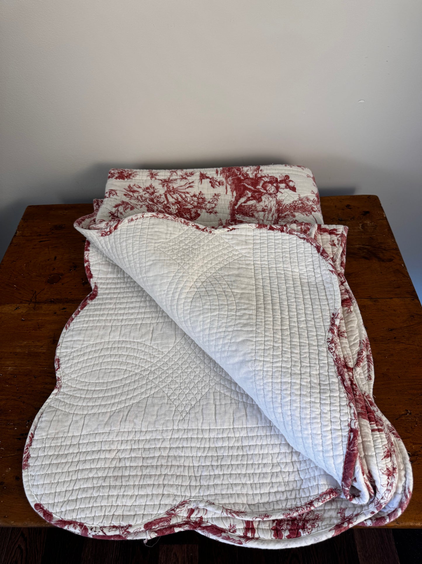 Vintage French Countryside Scalloped Red & White Quilt Blanket