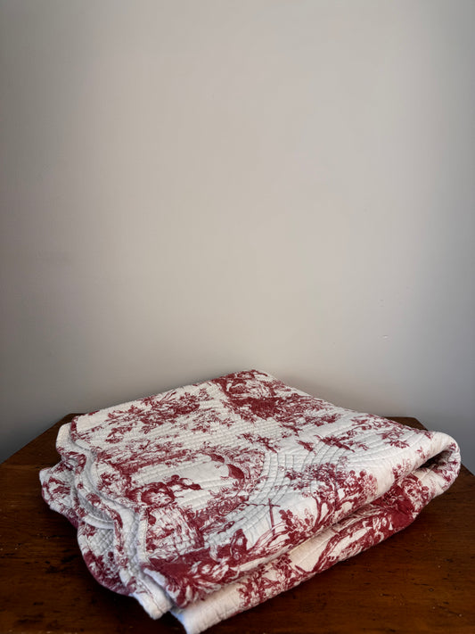 Vintage French Countryside Scalloped Red & White Quilt Blanket