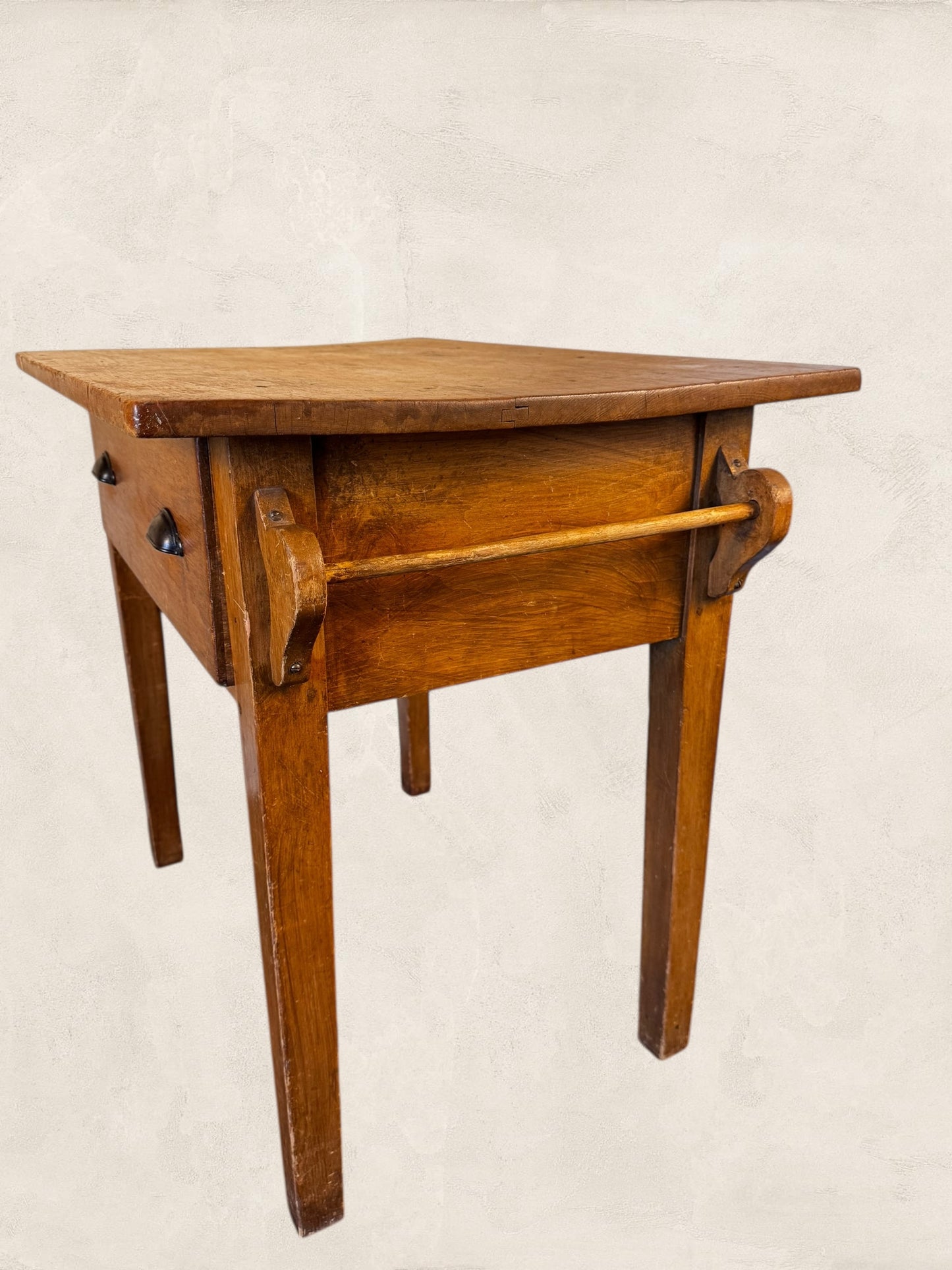 Helen - Antique Pine Wood Table